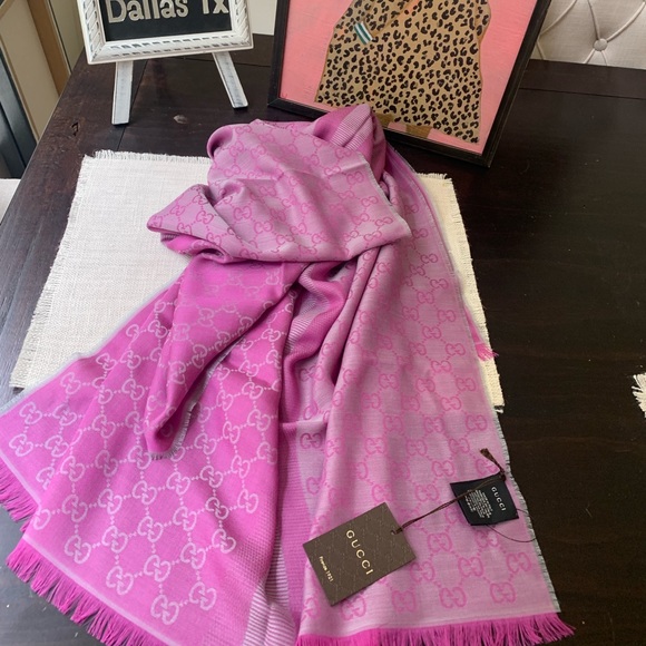 Gucci Shawl - Picture 1 of 2